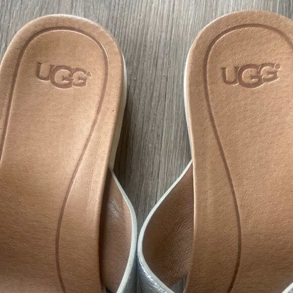 UGG Kari Metallic Sandal - Picture 8 of 9